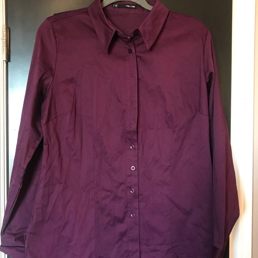 Long sleeve business dress blouse / top.